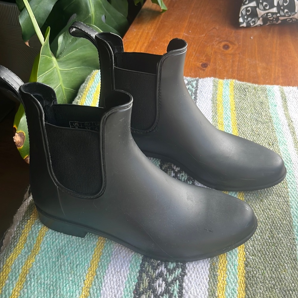 Rain boots size 7